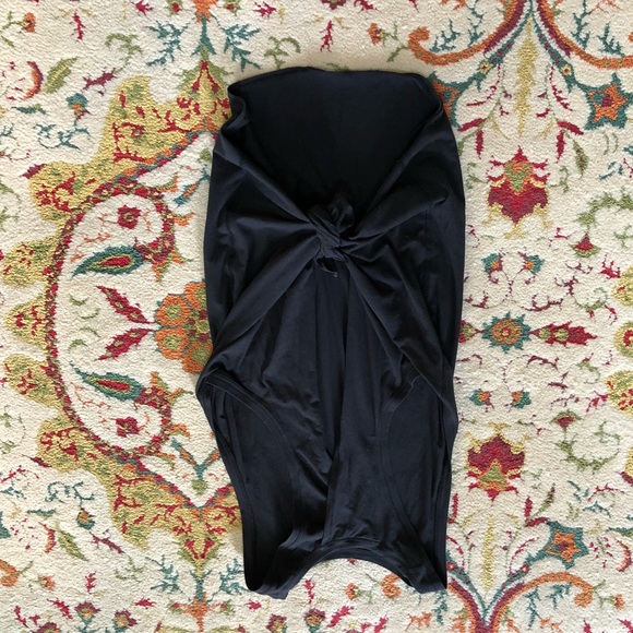 Three tie-back tanks (2 lululemon / 1 GapFit) - Picture 4 of 8